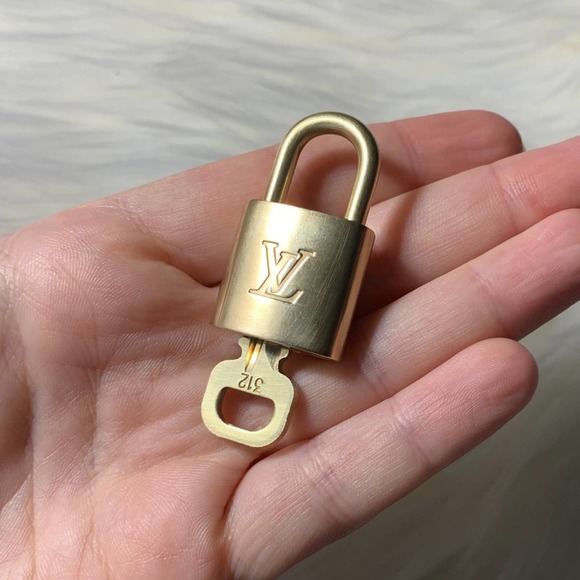 Louis Vuitton lock and key set Authentic DIY Necklace vintage brass - Picture 1 of 4
